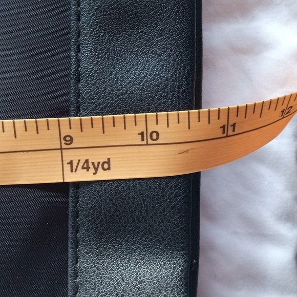 Brand New Black Insulated Roots Bag - Picture 6 of 14